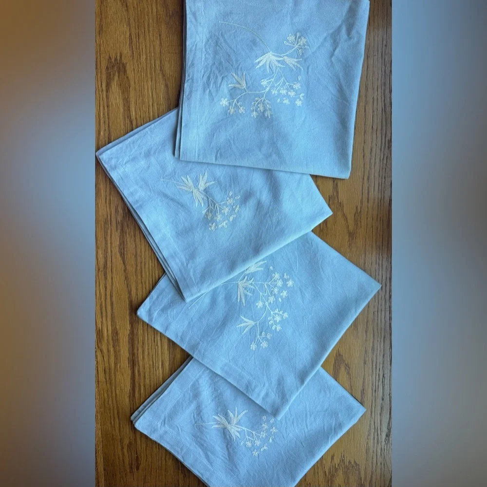 Crate & Barrel set of 4 Floral Embroidered Napkins Light Blue